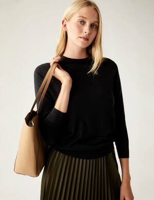 marksandspencer3 T38 7721  svetr ke krku z ciste merino vlny cena 1 099Kc_modelka.jpg